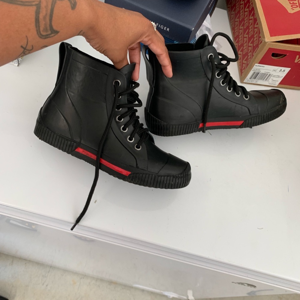 Boots - Picture 3 of 5